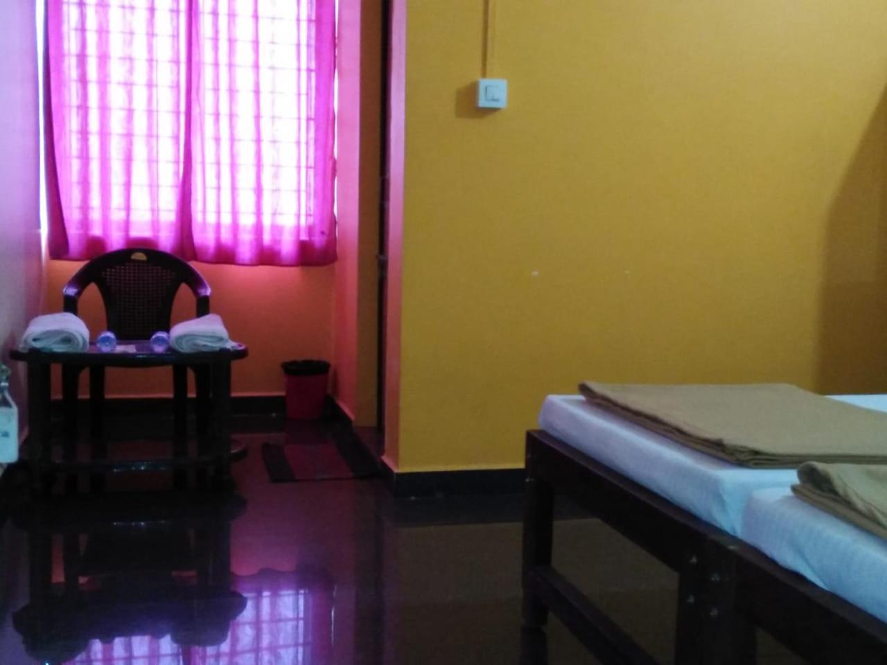 גוקרנה Shanthi Krishna Residency מראה חיצוני תמונה